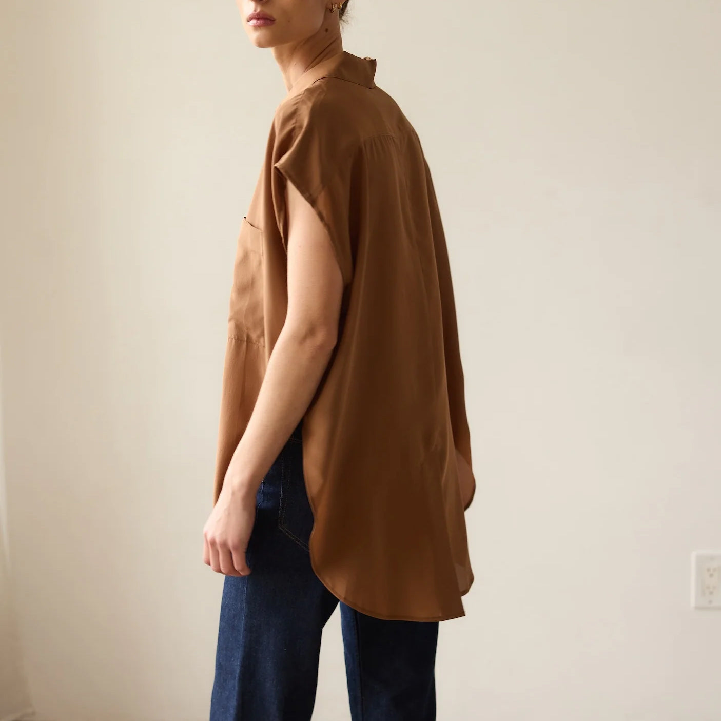 Reiki Sleeveless Shirt in Clay