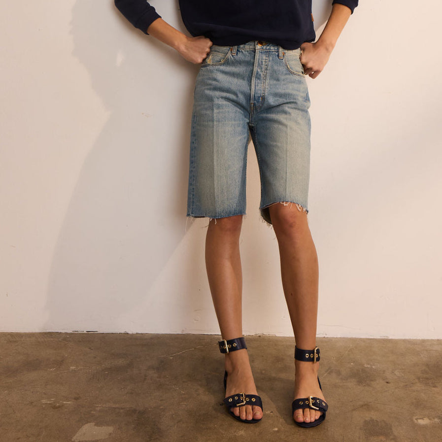 Cut Knee Short in Worn Indigo