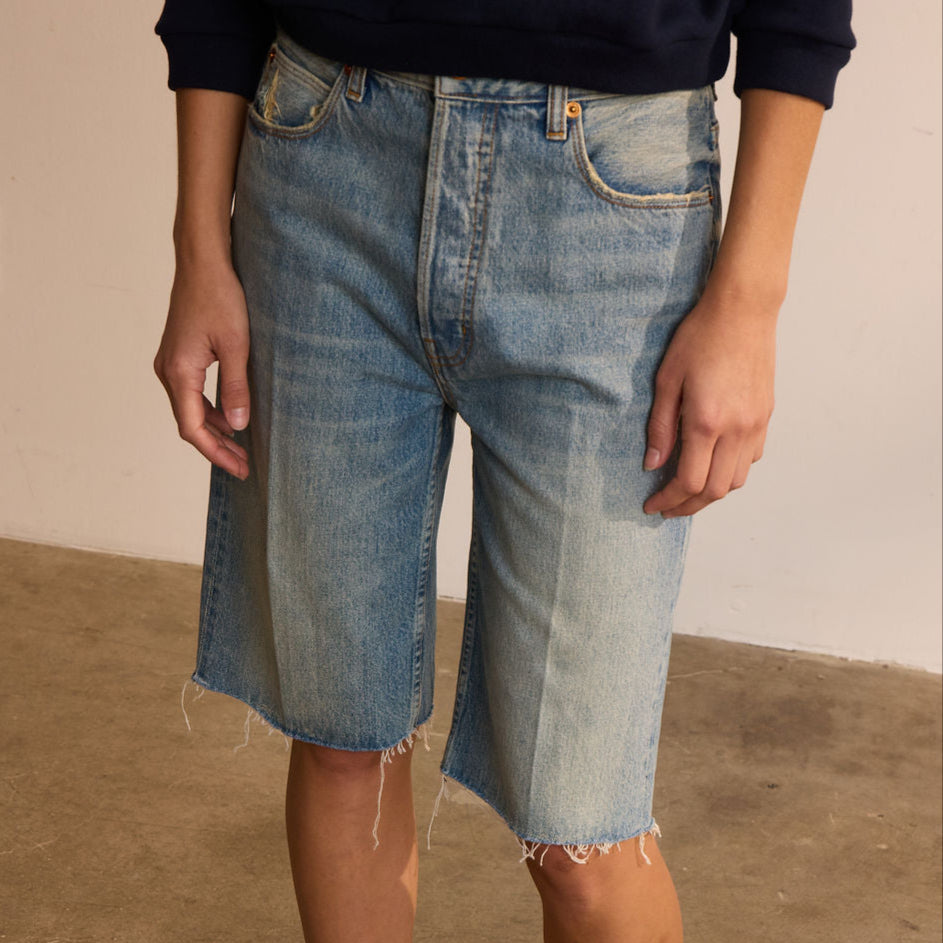 Cut Knee Short in Worn Indigo