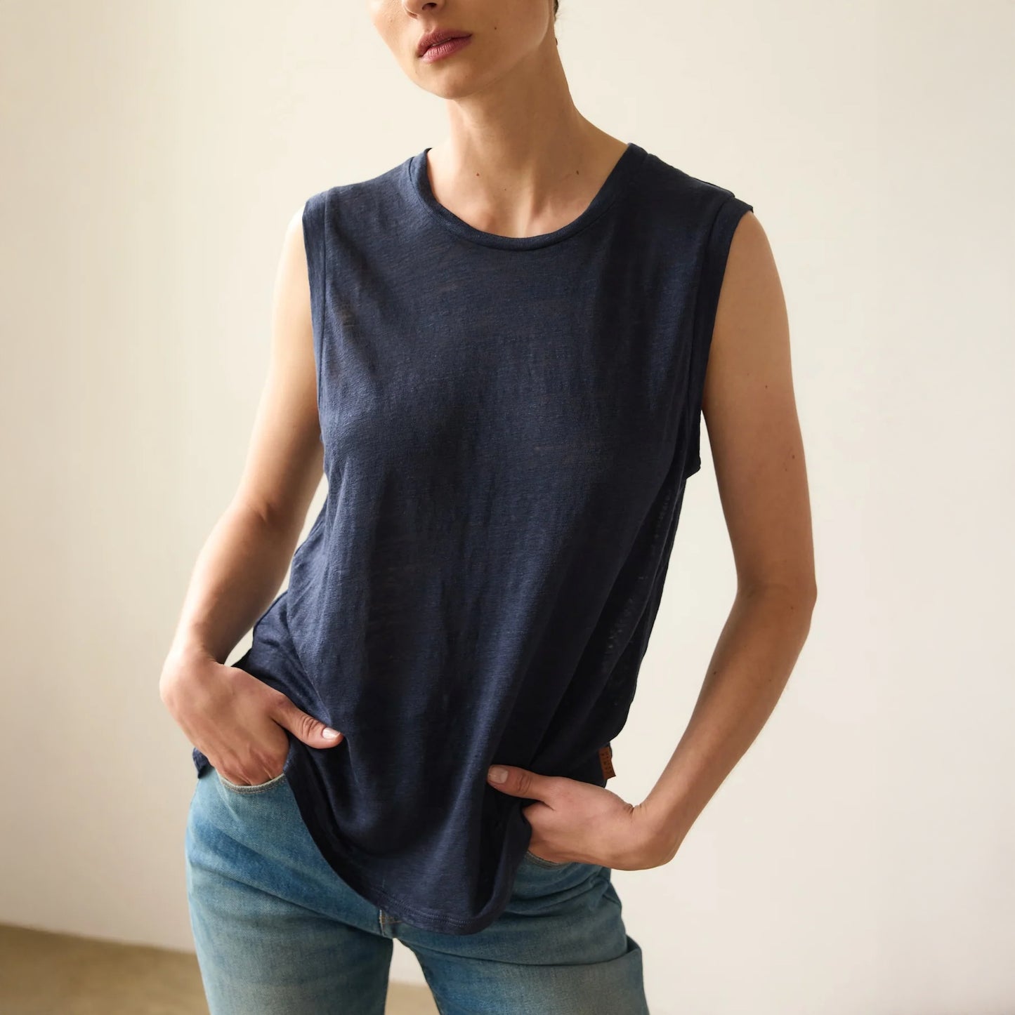 Linen Muscle Tee in Navy