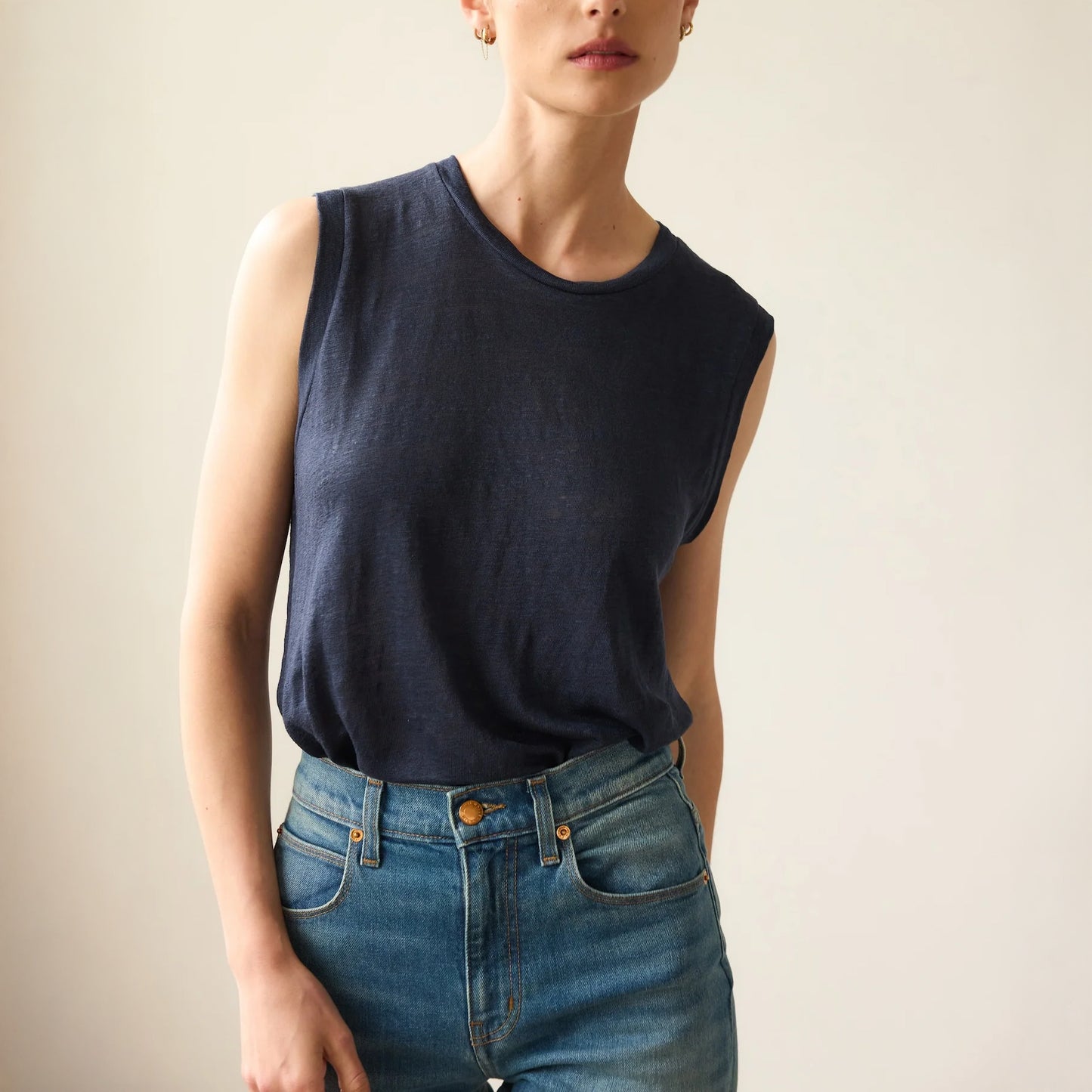 Linen Muscle Tee in Navy