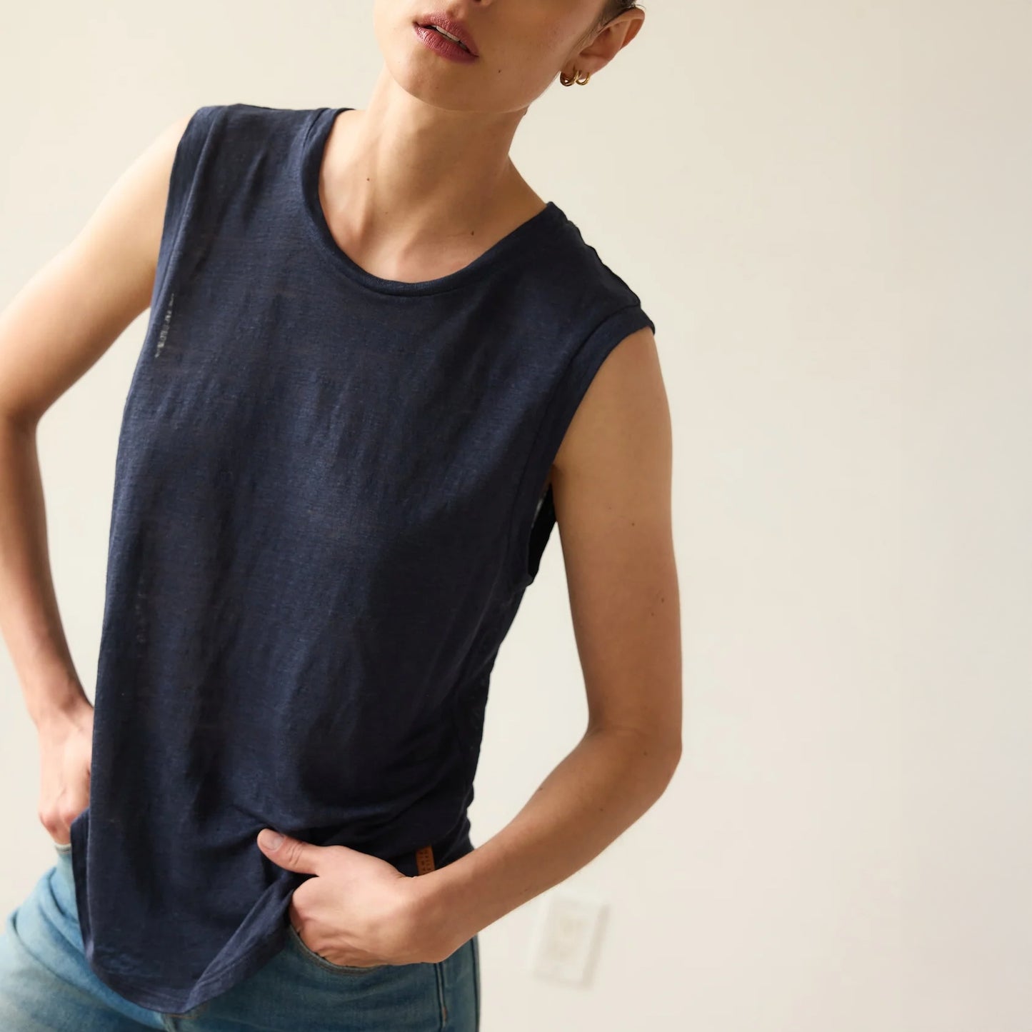 Linen Muscle Tee in Navy