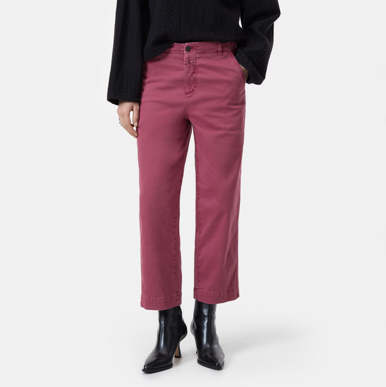 Rovea Pant in Cherry Red