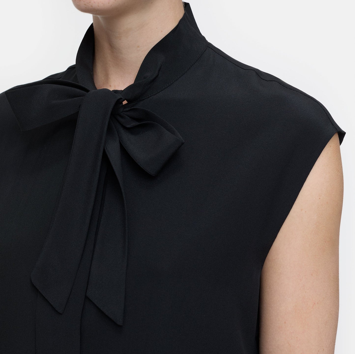 Sleeveless Tie Blouse in Black Silk