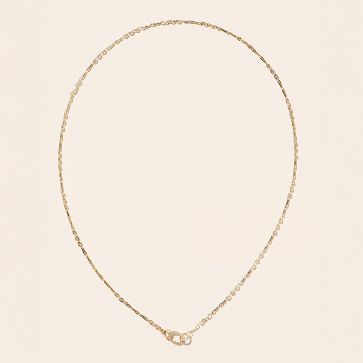 Julieta Necklace in 9K Yellow Gold with a chain design and lock clasp, featuring a diamond halo.