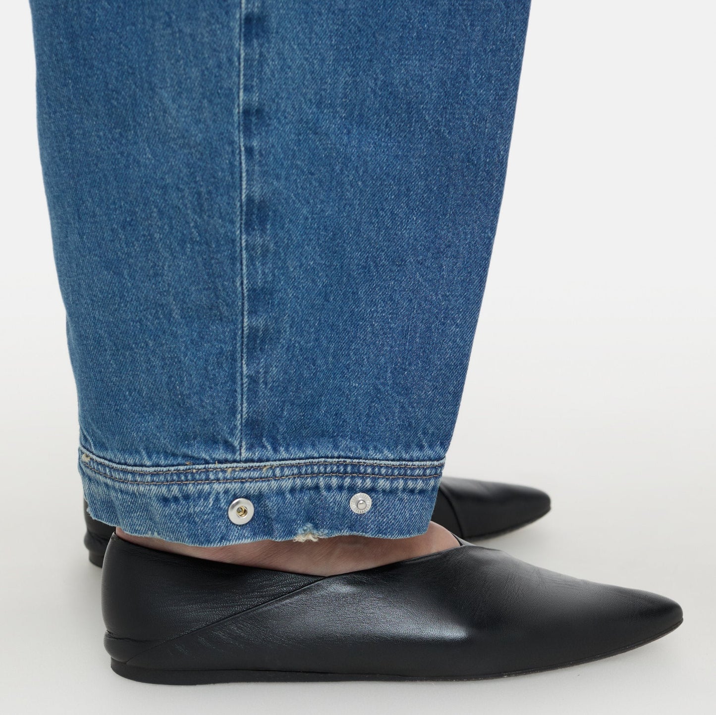 Rhannon Relaxed Jeans in Mid Blue