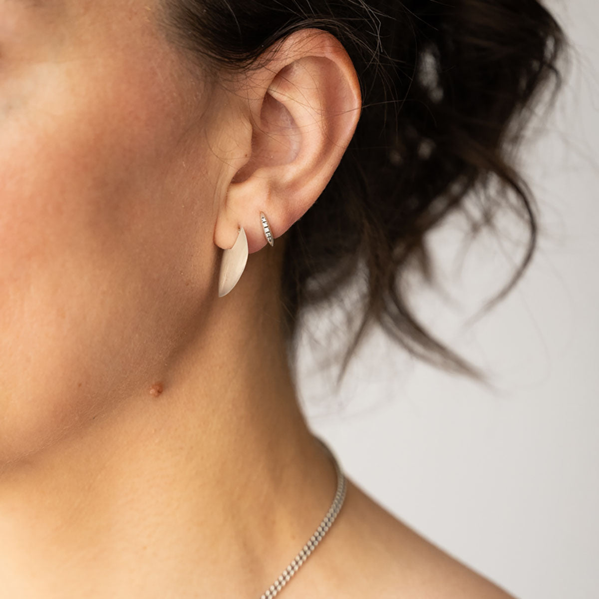Kulua Earring in Sterling Silver with Grey Diamonds