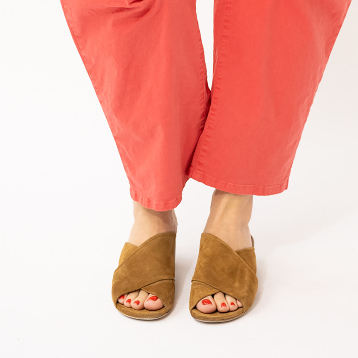 Hadry Suede Sandal in Birra