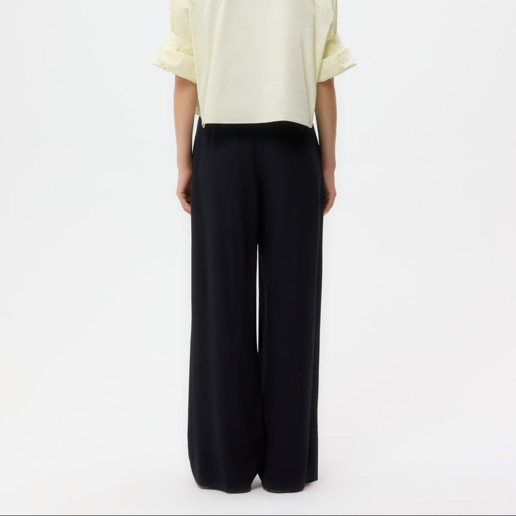 Carrie's Crepe Trouser in Midnight