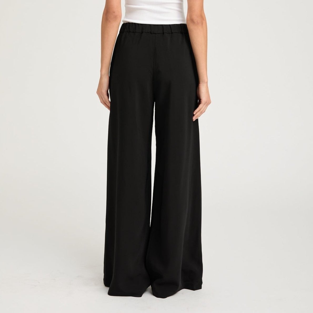 Wide Leg Pintuck Trouser in Black