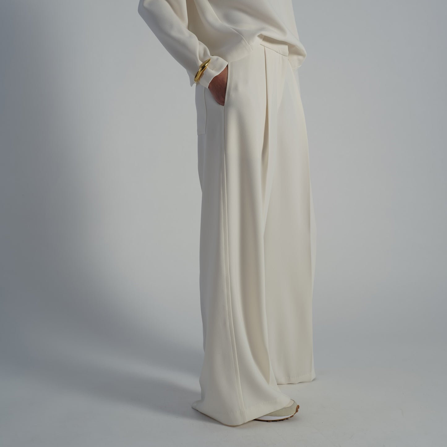 Neve Crepe Trouser in Ivory