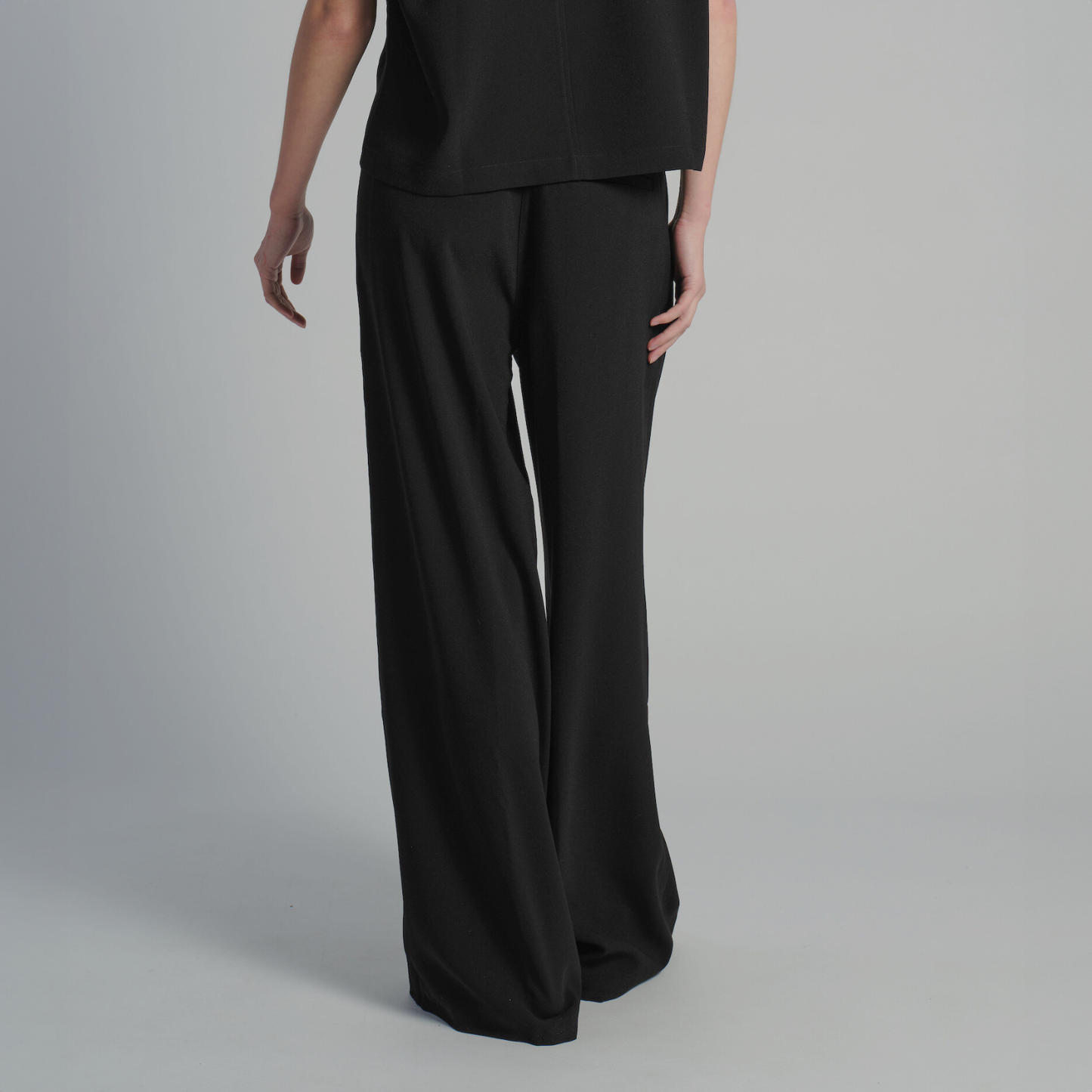 Neve Crepe Trouser in Black