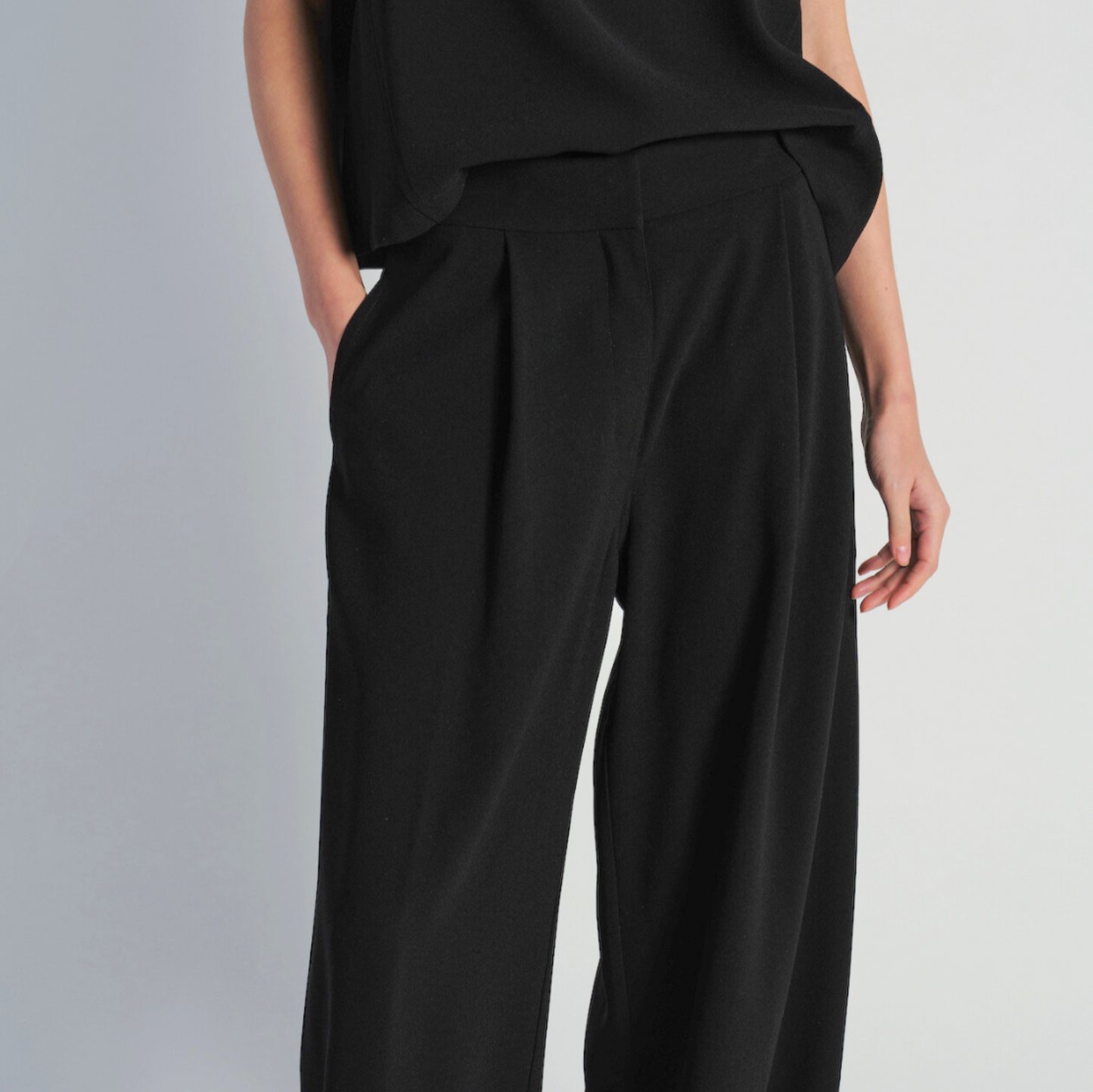 Neve Crepe Trouser in Black