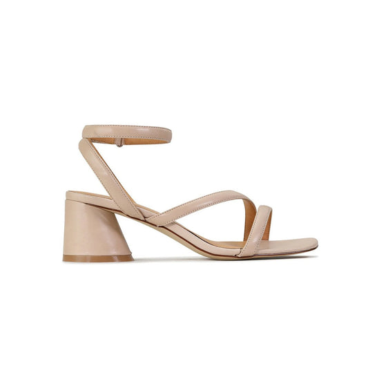 Petricia Heel in Nude