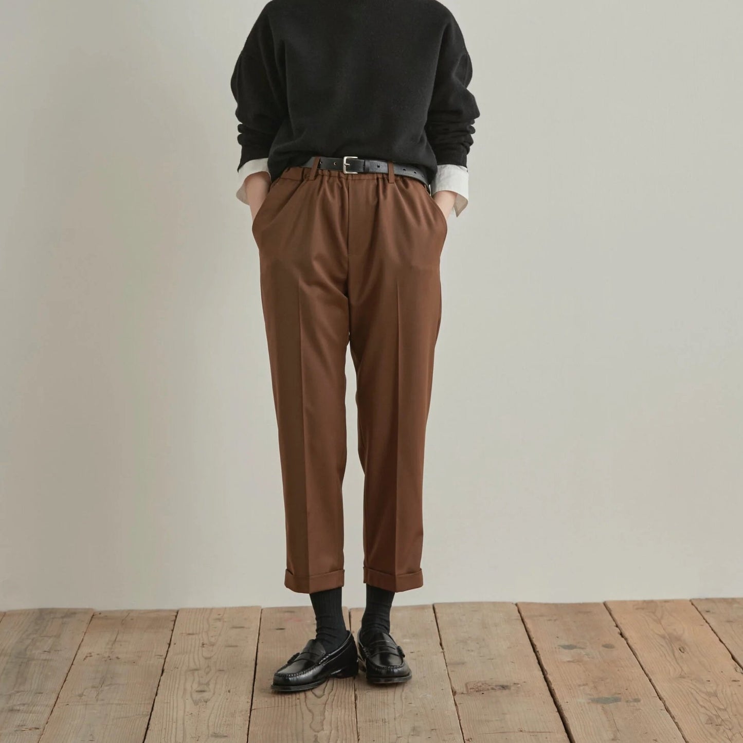 Robin Woven Trouser in Brown