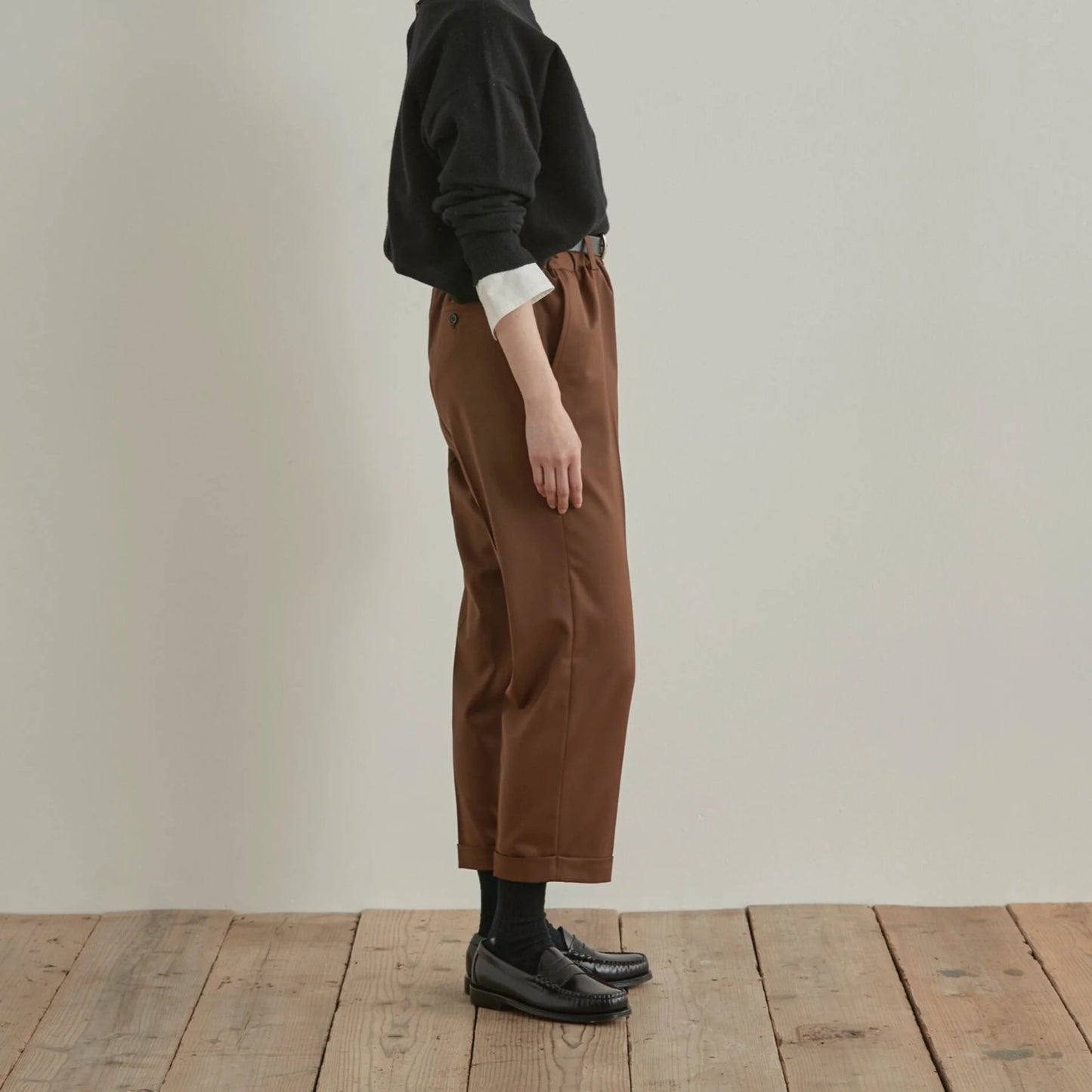 Robin Woven Trouser in Brown