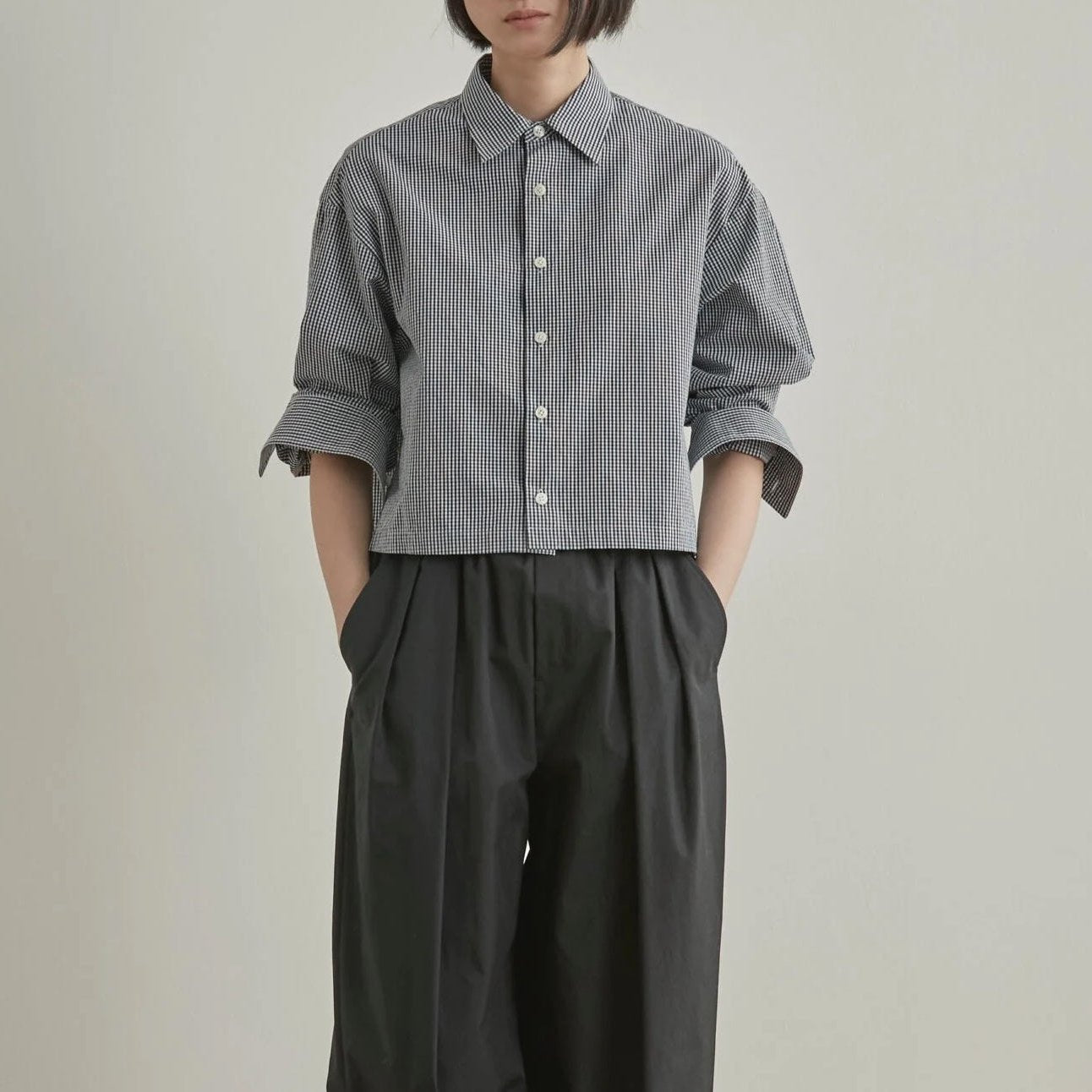 Sara Cropped Shirt in Navy Check