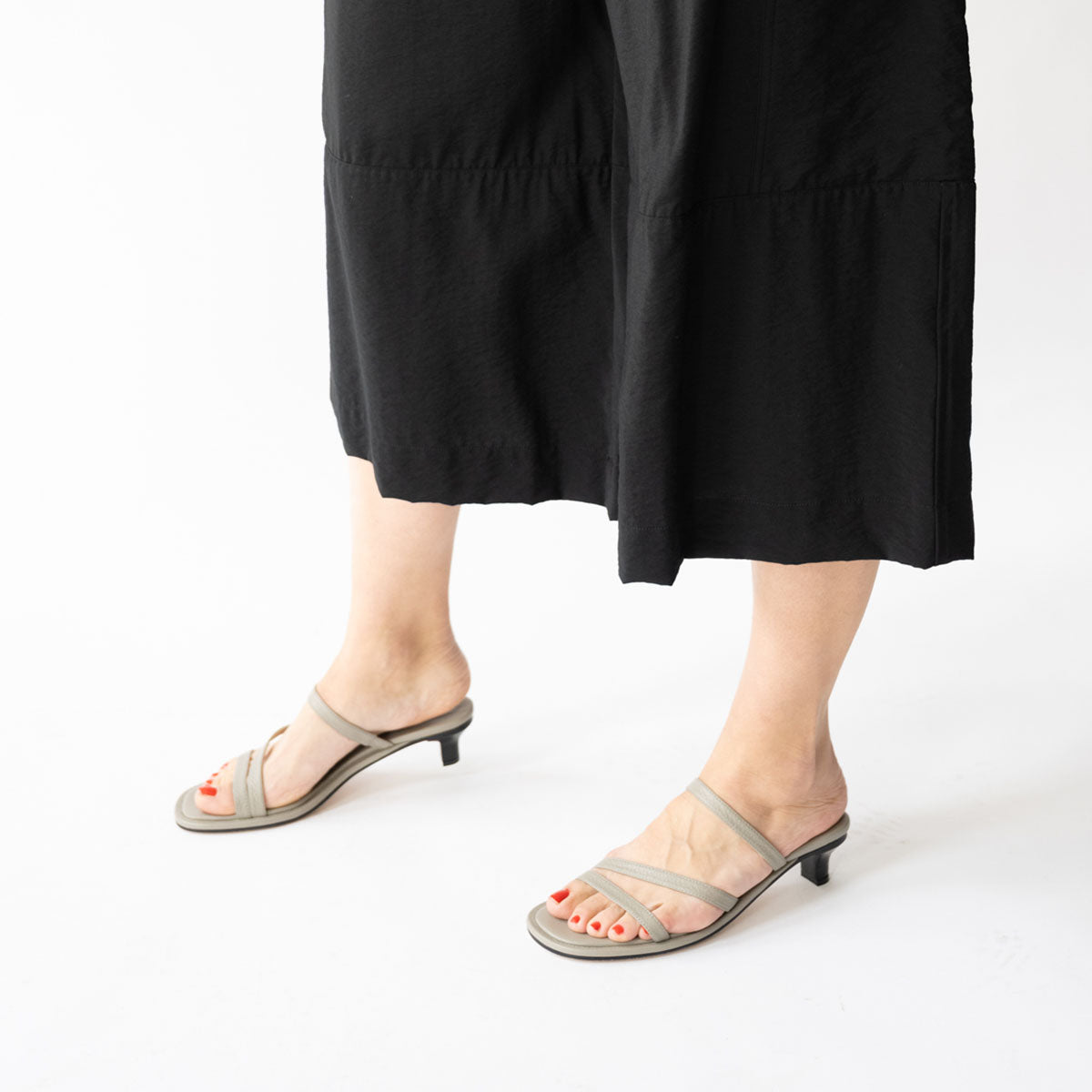 Line Heel in Stone