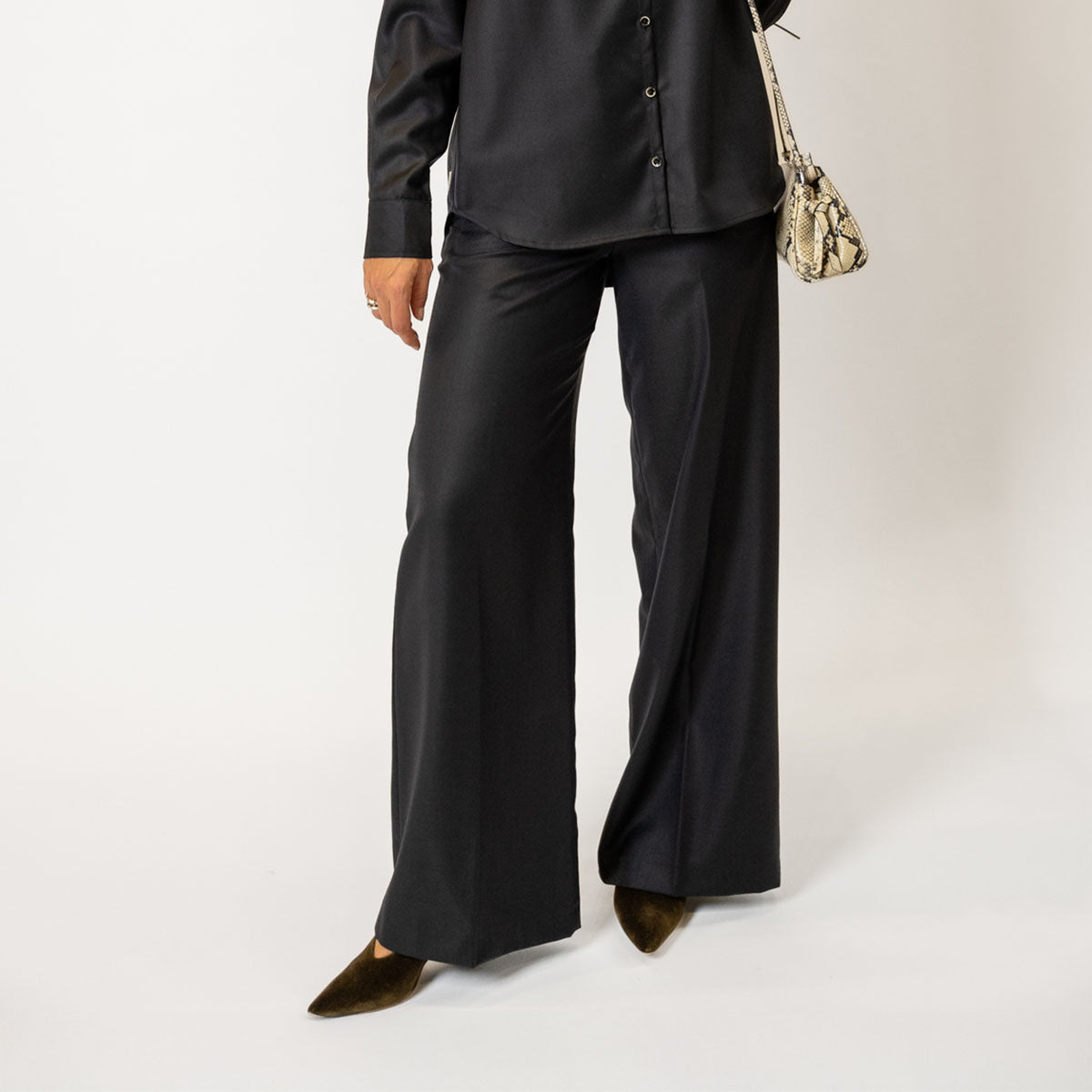 Astrid Pant in Blue Navy