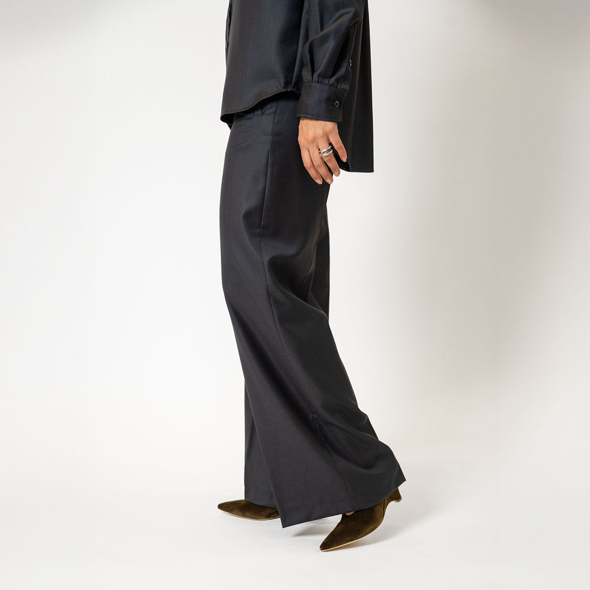 Astrid Pant in Blue Navy