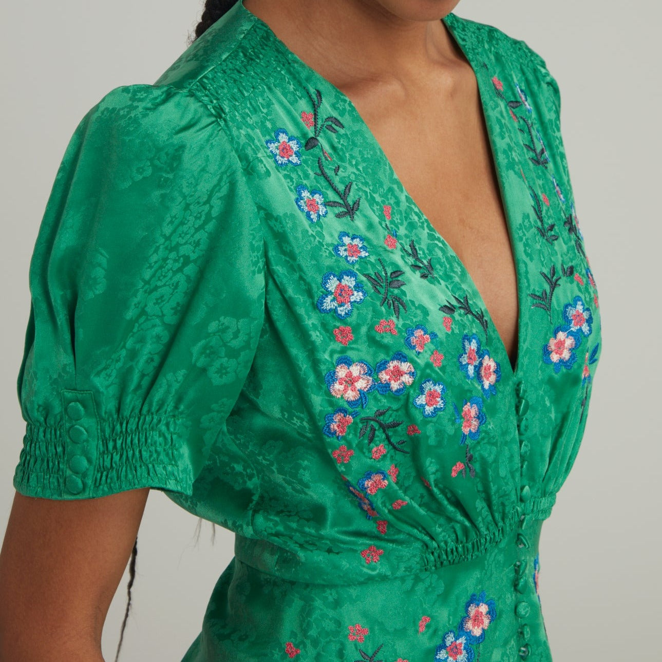 Embroidered Lea Dress in Kelly Green