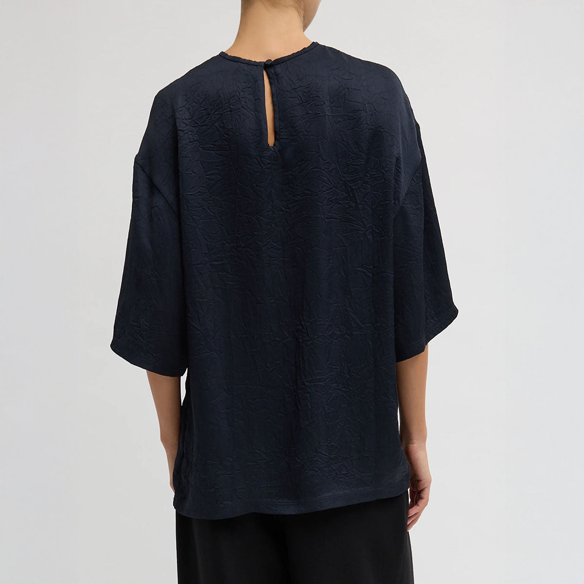Crinkle Easy Tee in Navy