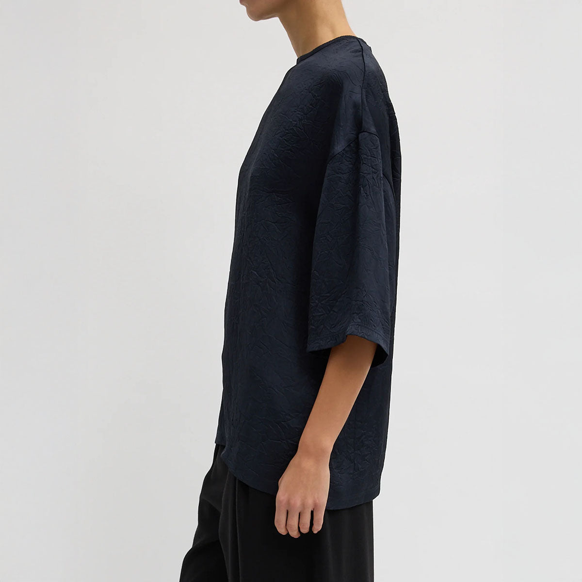 Crinkle Easy Tee in Navy