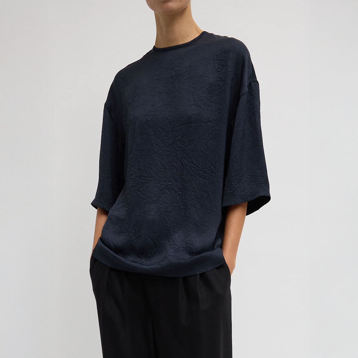 Crinkle Easy Tee in Navy
