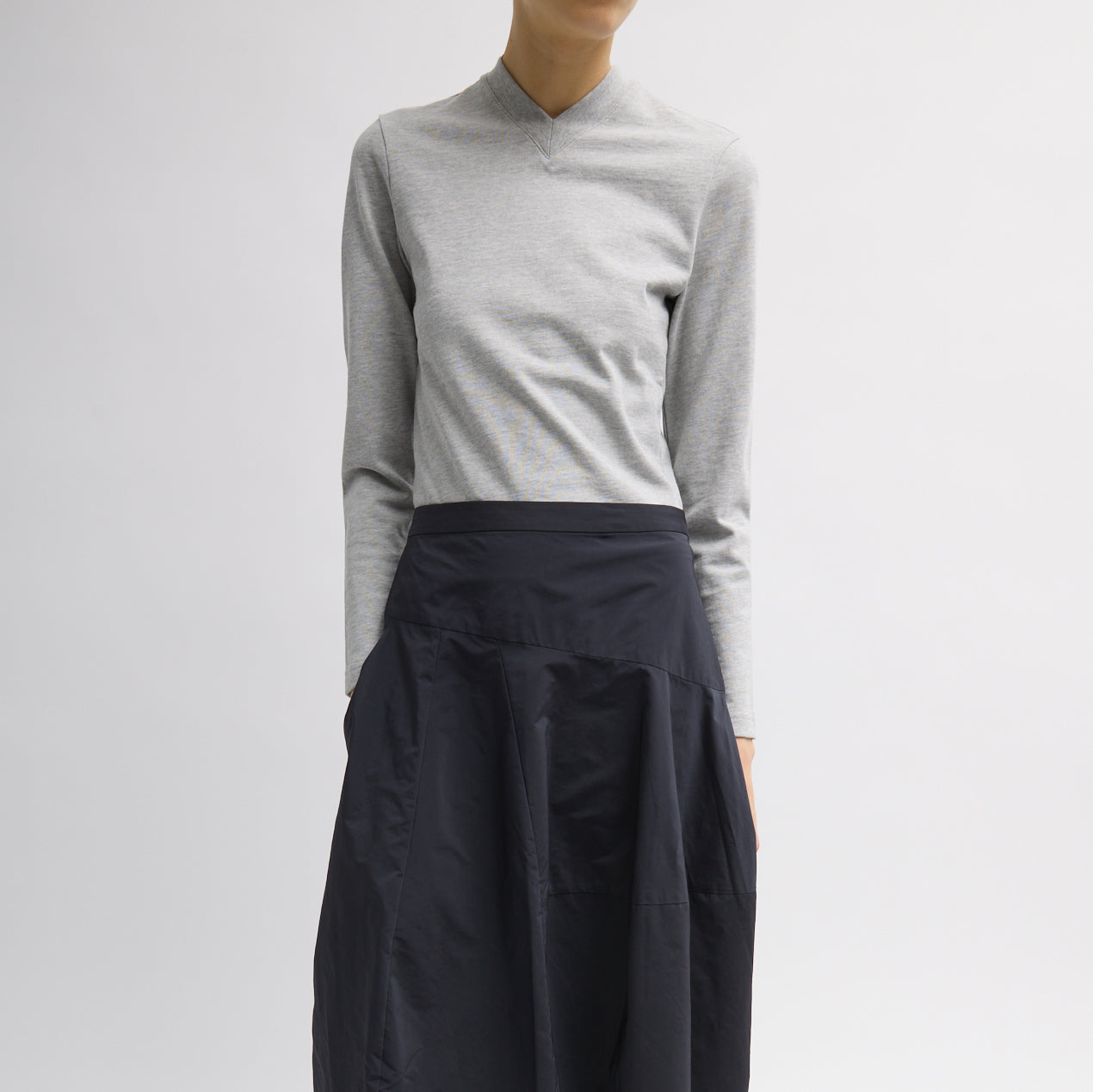 Perfectly shrunken long sleeve tee with a neckline in a classic v-shape, but with the tighter circumference of a crewneck. Fabric composition: 100% cotton Bust measurement: 32" (size small) Body length: 15.8" (size small) We suggest going up a size in thi