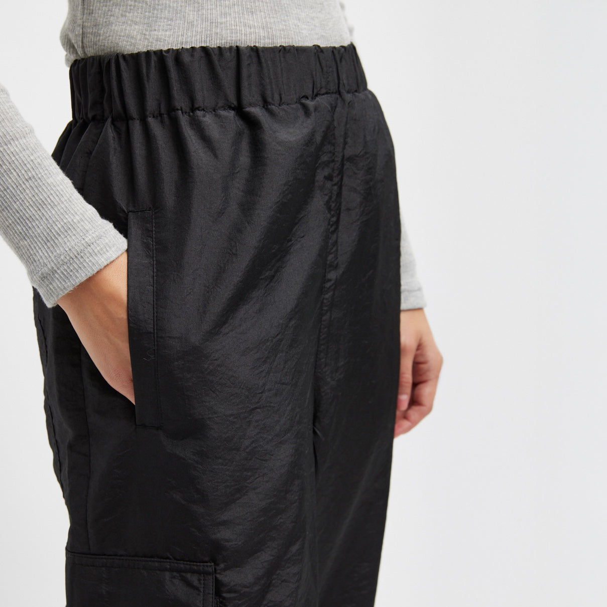 Crispy Nylon Wilt Jogger in Black