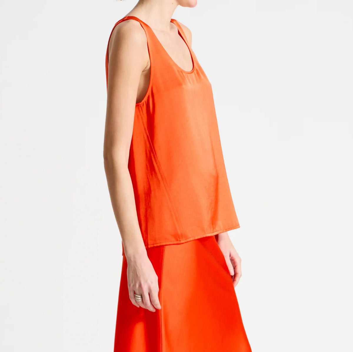 Isola Tank in Mandarin