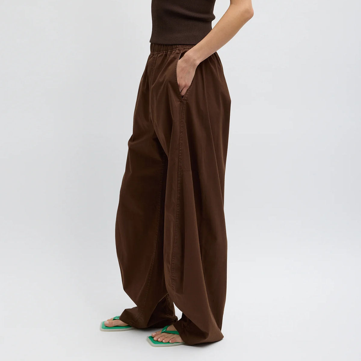 Silky Cotton Winslow Pant in Brown